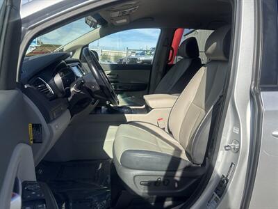 2017 Kia Sedona LX - Photo 2 - Pittsburg, CA 94565-2812