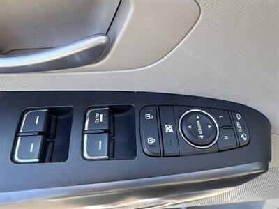 2017 Kia Sedona LX - Photo 12 - Pittsburg, CA 94565-2812