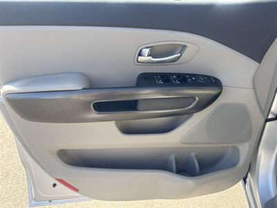 2017 Kia Sedona LX - Photo 11 - Pittsburg, CA 94565-2812