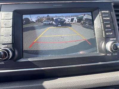 2017 Kia Sedona LX - Photo 10 - Pittsburg, CA 94565-2812