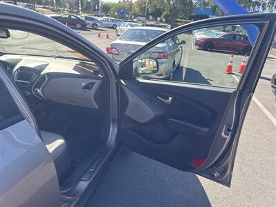 2012 Hyundai TUCSON Limited w/Navi   - Photo 25 - Pittsburg, CA 94565-2812