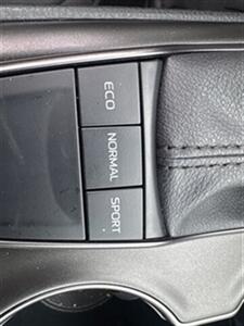 2024 Toyota Camry SE   - Photo 11 - Pittsburg, CA 94565-2812