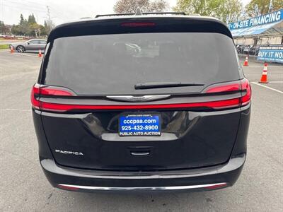 2022 Chrysler Pacifica Touring L   - Photo 19 - Pittsburg, CA 94565-2812