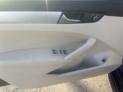 2012 Volkswagen Passat SE PZEV   - Photo 5 - Pittsburg, CA 94565-2812