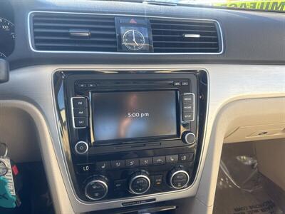 2012 Volkswagen Passat SE PZEV   - Photo 9 - Pittsburg, CA 94565-2812