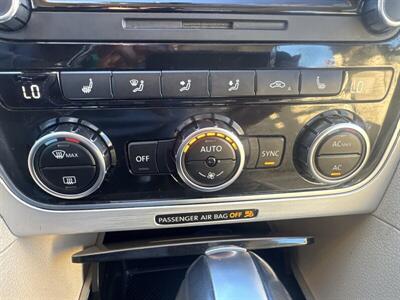 2012 Volkswagen Passat SE PZEV   - Photo 10 - Pittsburg, CA 94565-2812