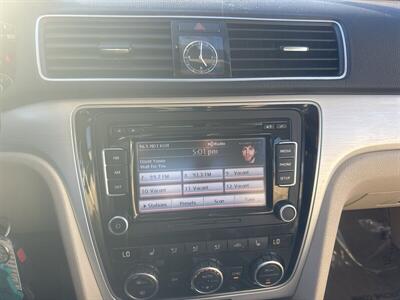 2012 Volkswagen Passat SE PZEV   - Photo 14 - Pittsburg, CA 94565-2812