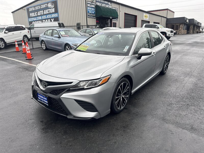 2019 Toyota Camry SE  