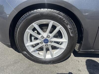 2018 Ford Focus SE   - Photo 12 - Pittsburg, CA 94565-2812