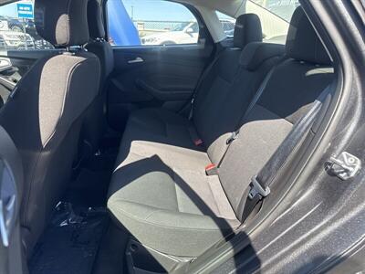 2018 Ford Focus SE   - Photo 13 - Pittsburg, CA 94565-2812