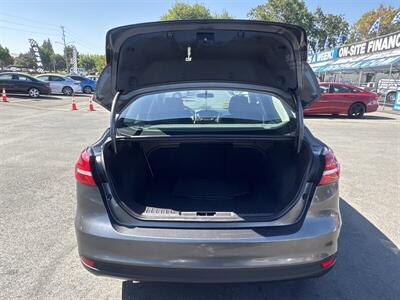 2018 Ford Focus SE   - Photo 17 - Pittsburg, CA 94565-2812