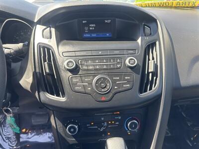 2018 Ford Focus SE   - Photo 8 - Pittsburg, CA 94565-2812