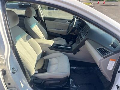 2016 Hyundai SONATA Hybrid SE   - Photo 22 - Pittsburg, CA 94565-2812