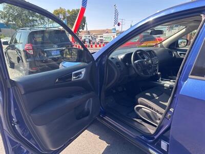 2017 Nissan Pathfinder S   - Photo 6 - Pittsburg, CA 94565-2812
