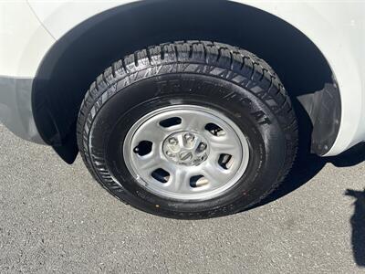2017 Nissan Frontier SV   - Photo 4 - Pittsburg, CA 94565-2812