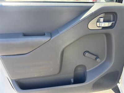 2017 Nissan Frontier SV   - Photo 5 - Pittsburg, CA 94565-2812