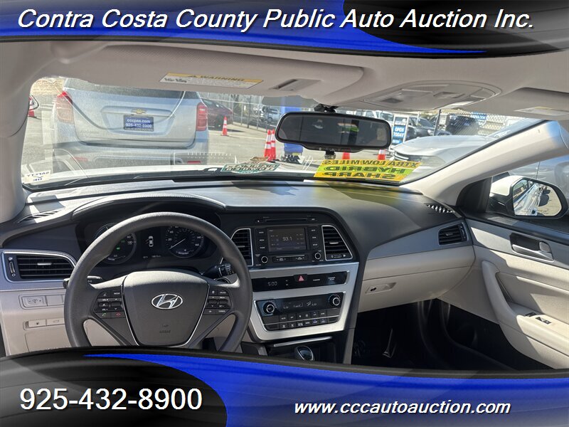 2016 Hyundai SONATA Hybrid SE  