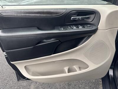 2017 Dodge Grand Caravan SE   - Photo 10 - Pittsburg, CA 94565-2812