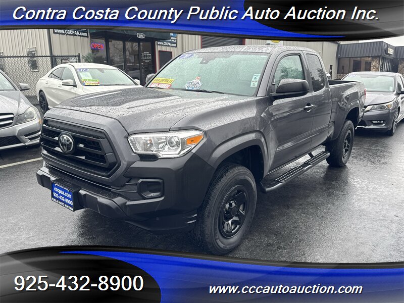 2020 Toyota Tacoma SR's photo