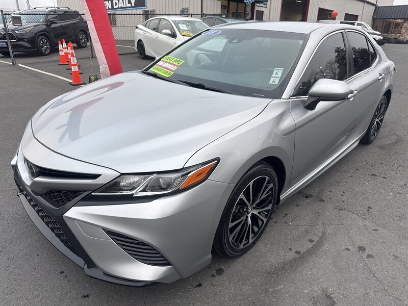 2018 Toyota Camry SE  