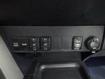 2017 Toyota RAV4 Platinum   - Photo 12 - Pittsburg, CA 94565