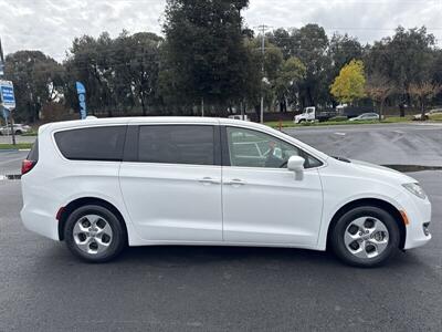 2017 Chrysler Pacifica Hybrid Touring Plus   - Photo 27 - Pittsburg, CA 94565-2812