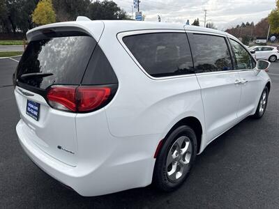 2017 Chrysler Pacifica Hybrid Touring Plus   - Photo 25 - Pittsburg, CA 94565-2812