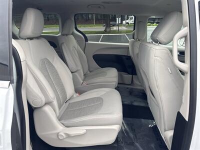 2017 Chrysler Pacifica Hybrid Touring Plus   - Photo 30 - Pittsburg, CA 94565-2812