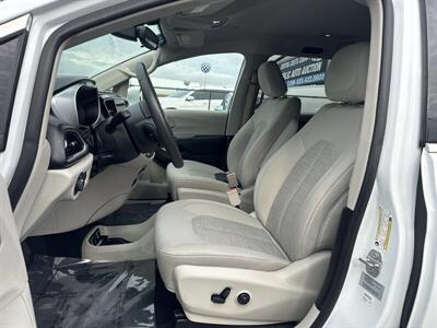 2017 Chrysler Pacifica Hybrid Touring Plus   - Photo 2 - Pittsburg, CA 94565-2812