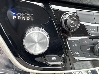 2017 Chrysler Pacifica Hybrid Touring Plus   - Photo 11 - Pittsburg, CA 94565-2812