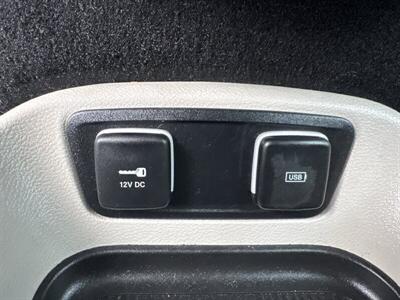 2017 Chrysler Pacifica Hybrid Touring Plus   - Photo 9 - Pittsburg, CA 94565-2812