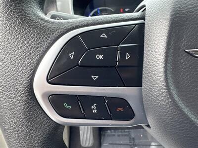 2017 Chrysler Pacifica Hybrid Touring Plus   - Photo 4 - Pittsburg, CA 94565-2812