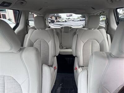 2017 Chrysler Pacifica Hybrid Touring Plus   - Photo 17 - Pittsburg, CA 94565-2812