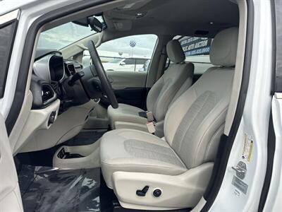 2017 Chrysler Pacifica Hybrid Touring Plus   - Photo 2 - Pittsburg, CA 94565-2812