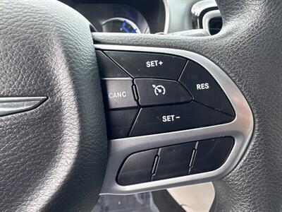 2017 Chrysler Pacifica Hybrid Touring Plus   - Photo 6 - Pittsburg, CA 94565-2812