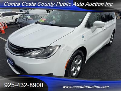 2017 Chrysler Pacifica Hybrid Touring Plus   - Photo 1 - Pittsburg, CA 94565-2812