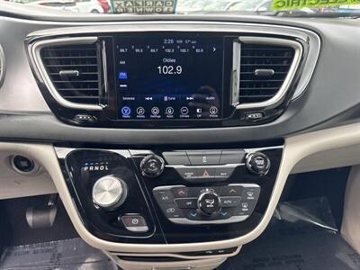 2017 Chrysler Pacifica Hybrid Touring Plus   - Photo 7 - Pittsburg, CA 94565-2812