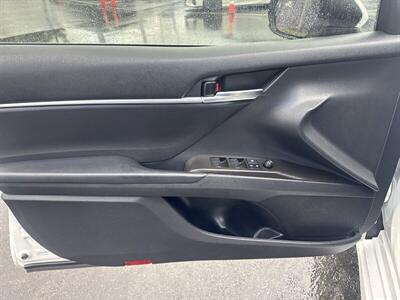 2021 Toyota Camry SE   - Photo 10 - Pittsburg, CA 94565-2812