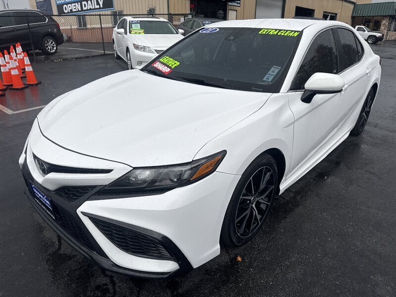 2021 Toyota Camry SE  