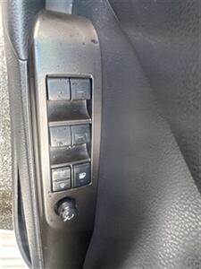 2021 Toyota Camry SE   - Photo 11 - Pittsburg, CA 94565-2812