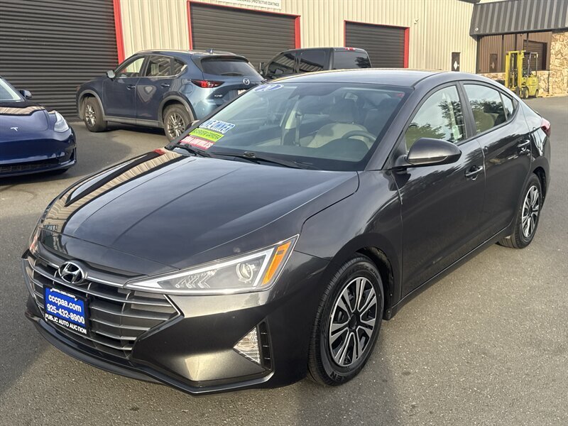 2020 Hyundai ELANTRA SE  