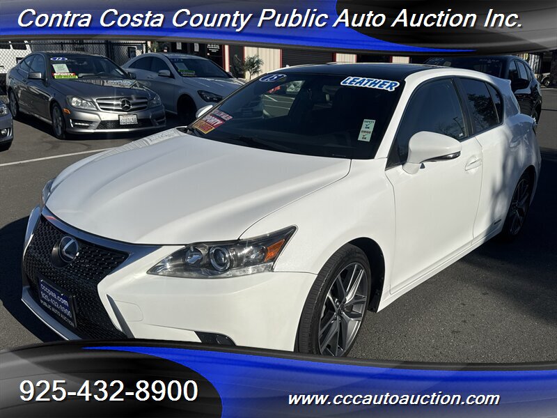 2015 Lexus CT Base's photo