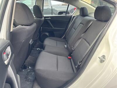 2011 Mazda Mazda3 i Touring - Photo 14 - Pittsburg, CA 94565-2812