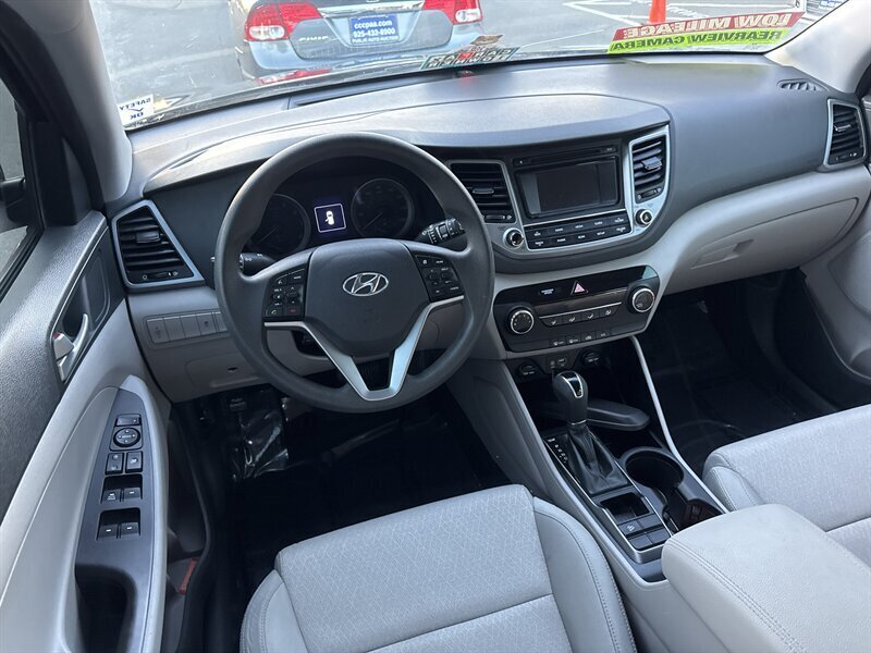 2018 Hyundai TUCSON SE  