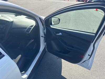 2017 Ford Focus SE   - Photo 25 - Pittsburg, CA 94565-2812