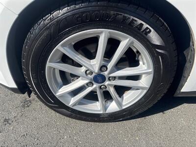 2017 Ford Focus SE   - Photo 5 - Pittsburg, CA 94565-2812