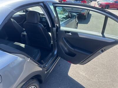 2017 Volkswagen Jetta 1.4T SE   - Photo 24 - Pittsburg, CA 94565-2812