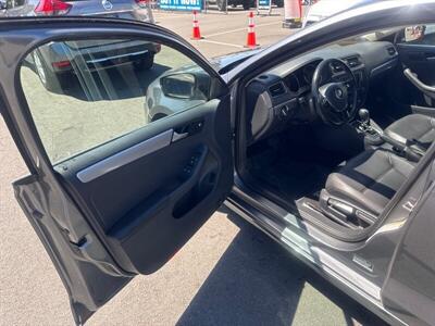2017 Volkswagen Jetta 1.4T SE   - Photo 6 - Pittsburg, CA 94565-2812