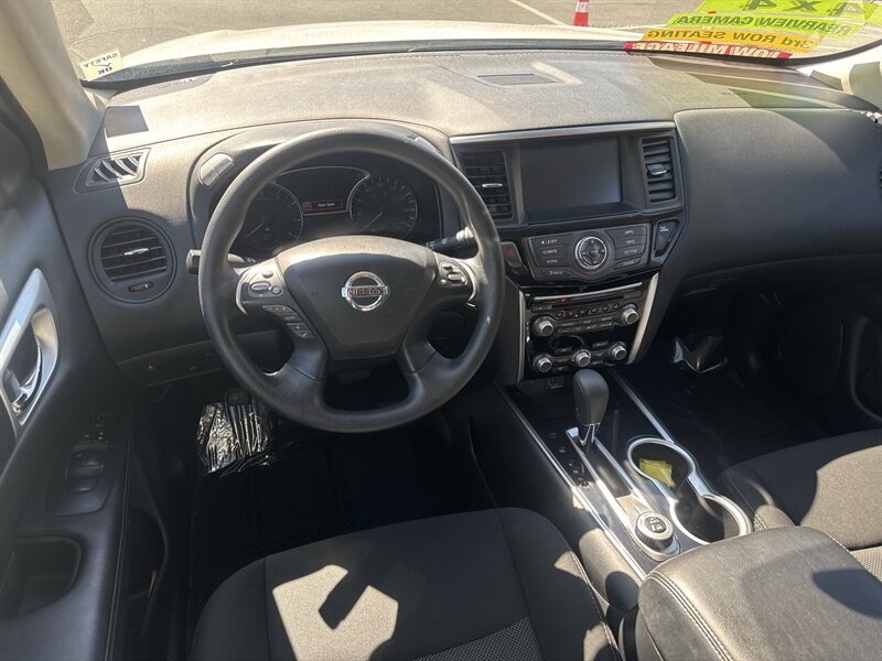 2020 Nissan Pathfinder S  