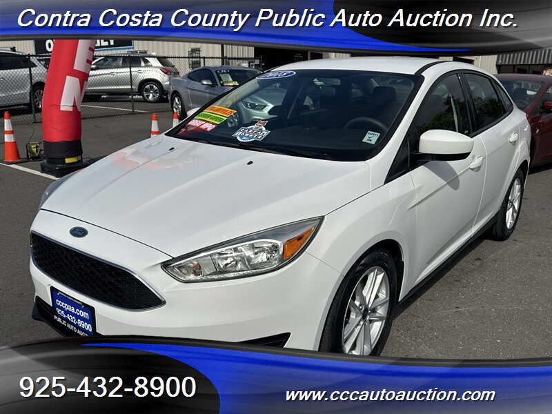 2018 Ford Focus Sedan SE's photo